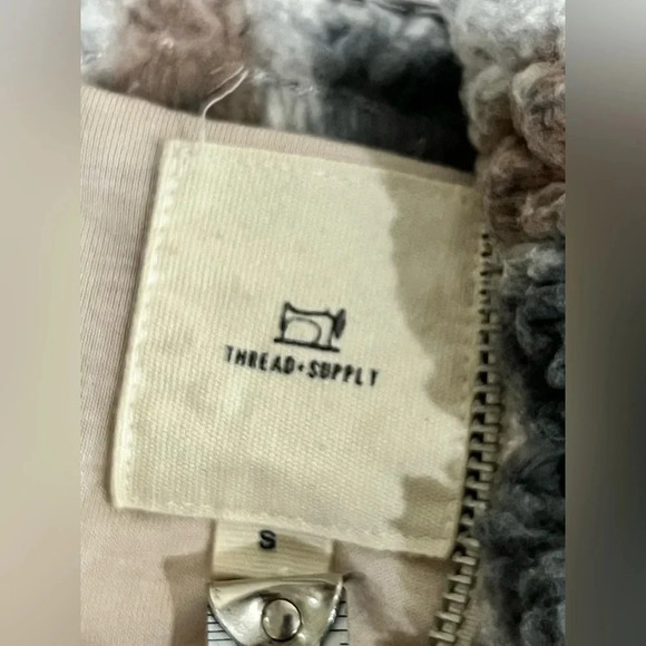 THRED-SUPPLY Plaid print cropped Sherpa sweatshirt THRED-SUPPLY size small cozy - Picture 8 of 10